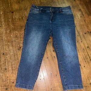 Kut from the Kloth distressed cropped size 14 jeans